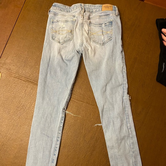 Abercrombie Light Wash Ripped Skinny Jeans - Picture 3 of 3